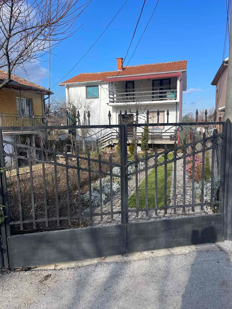 Се продава куќа на ул. М. Петровиќ, Бедиње, Куманово