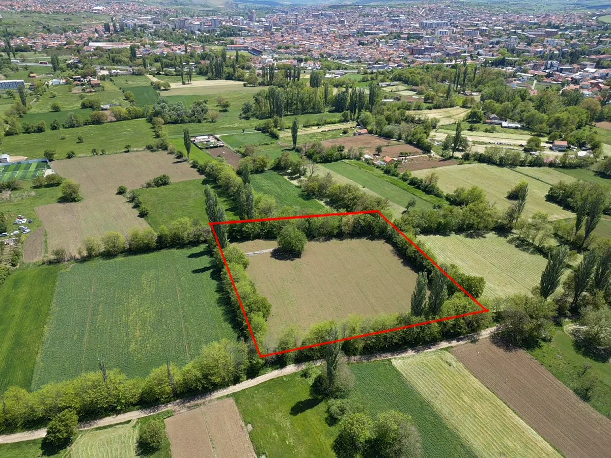 Се продава нива со површина од 9.939м²