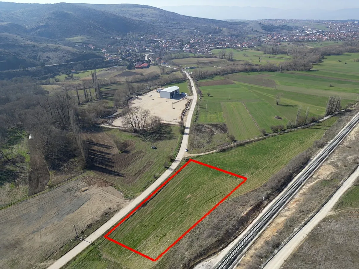 Се продава градежно земјиште со површина од 6532м²