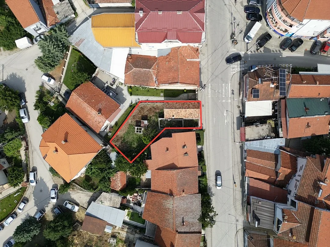 Се продава деловен простор со градежно земјиште – Куманово